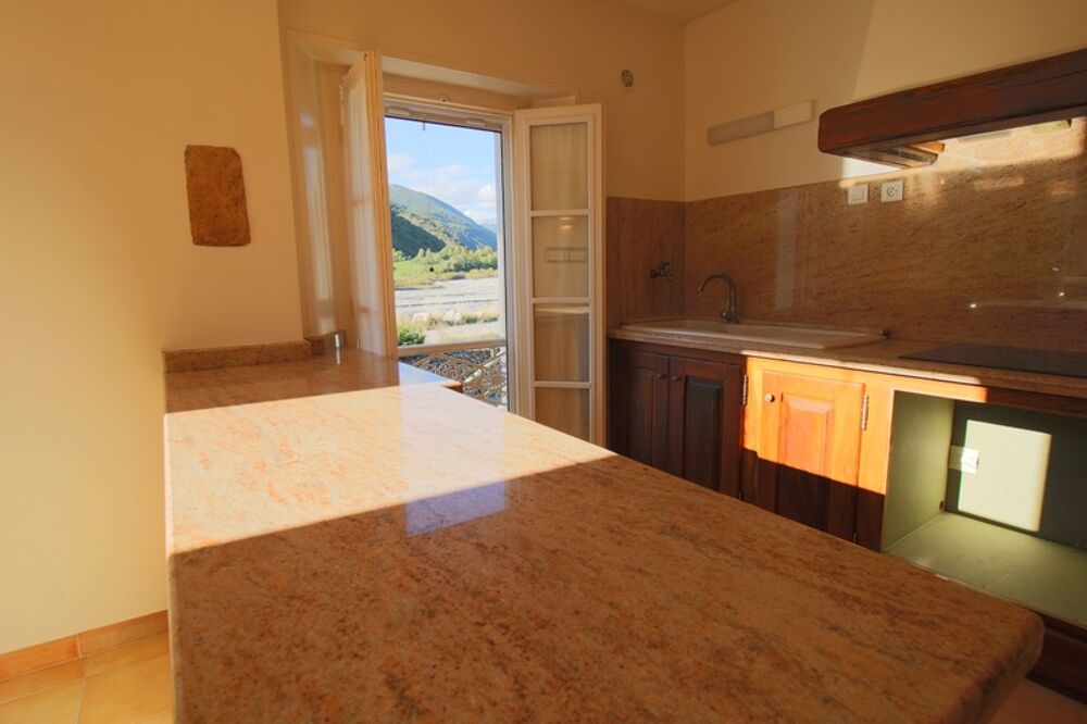 Vente Propriété/Château 2 apparts 158m2, hangar 78m2, 2 garages, emplacement Camping Car + 4.8ha de colline + une source Digne les bains