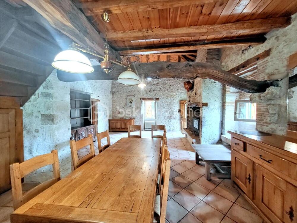 MAISON EN PIERRE+ MAISON LOCATIVE-HANGAR ET DEPENDANCES SUR PARCELLE DE 8000 m²