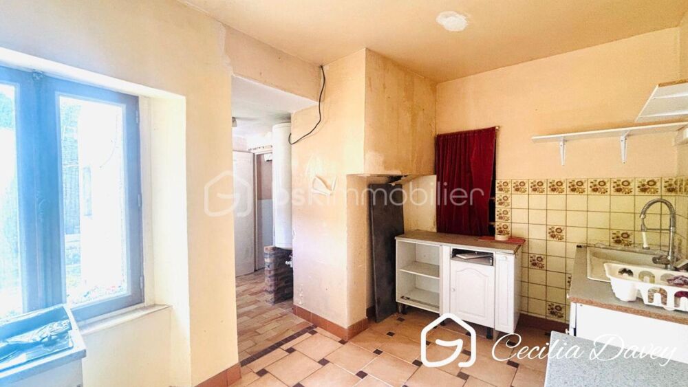 *** Nouveauté : Belle opportunité de rénovation avec fort potentiel pour cette fermette du XIXème siècle, de plain-pied, avec dé