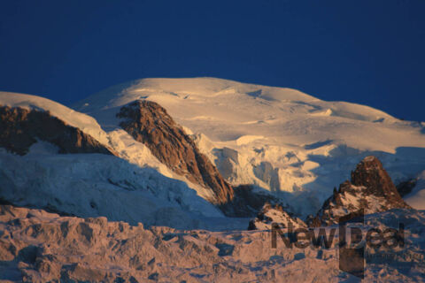 FORT POTENTIEL MURS ET FDC TOUS COMMERCES BATIMENT 3 NIVEAUX + CHALET HABITATION CHAMONIX CENTRE 3900000 74400 Chamonix mont blanc
