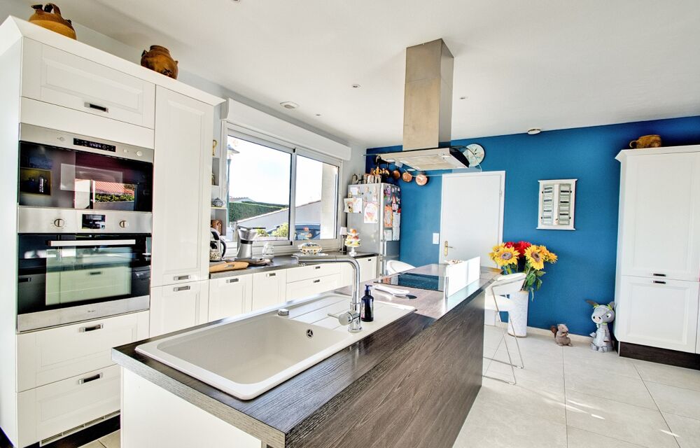 A vendre NIEUL SUR MER  Maison plain-pied lumineuse avec piscine, au calme, proche LA ROCHELLE et ILE DE RE