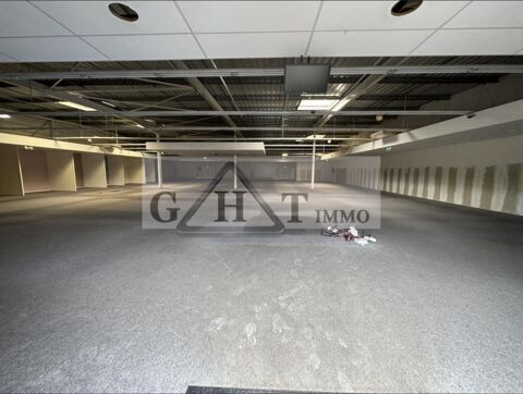   À LOUER – SAINT-MAXIMIN - LOCAL COMMERCIAL – 1 142 m² 