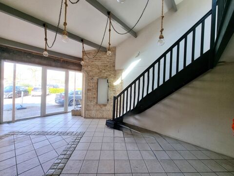   Local commercial 89m² à louer - Place Gambetta, Saint-Pierre-d'Oléron. (17) 