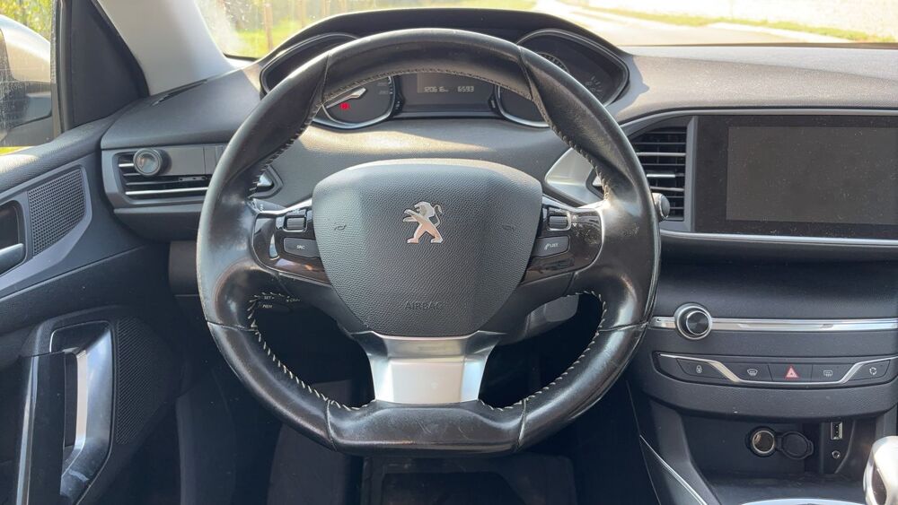 308 II 1.2 PureTech 130 Allure 2015 occasion 27180 Saint Sebastien De Morsent