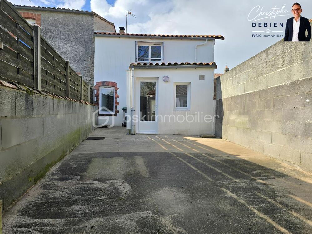 MAISON RÉNOVÉE  2 CHAMBRES - CALME  COUR  POÊLE À BOIS - LA BRUFFIÈRE