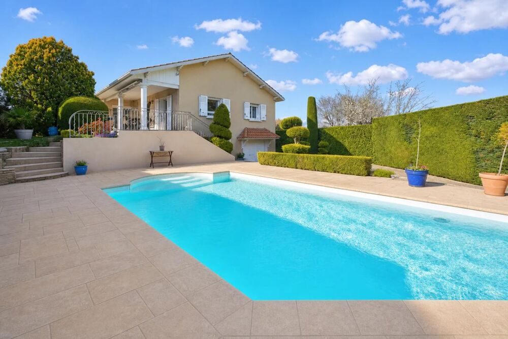 Charmante maison avec piscine à Saint-Laurent-de-Mure