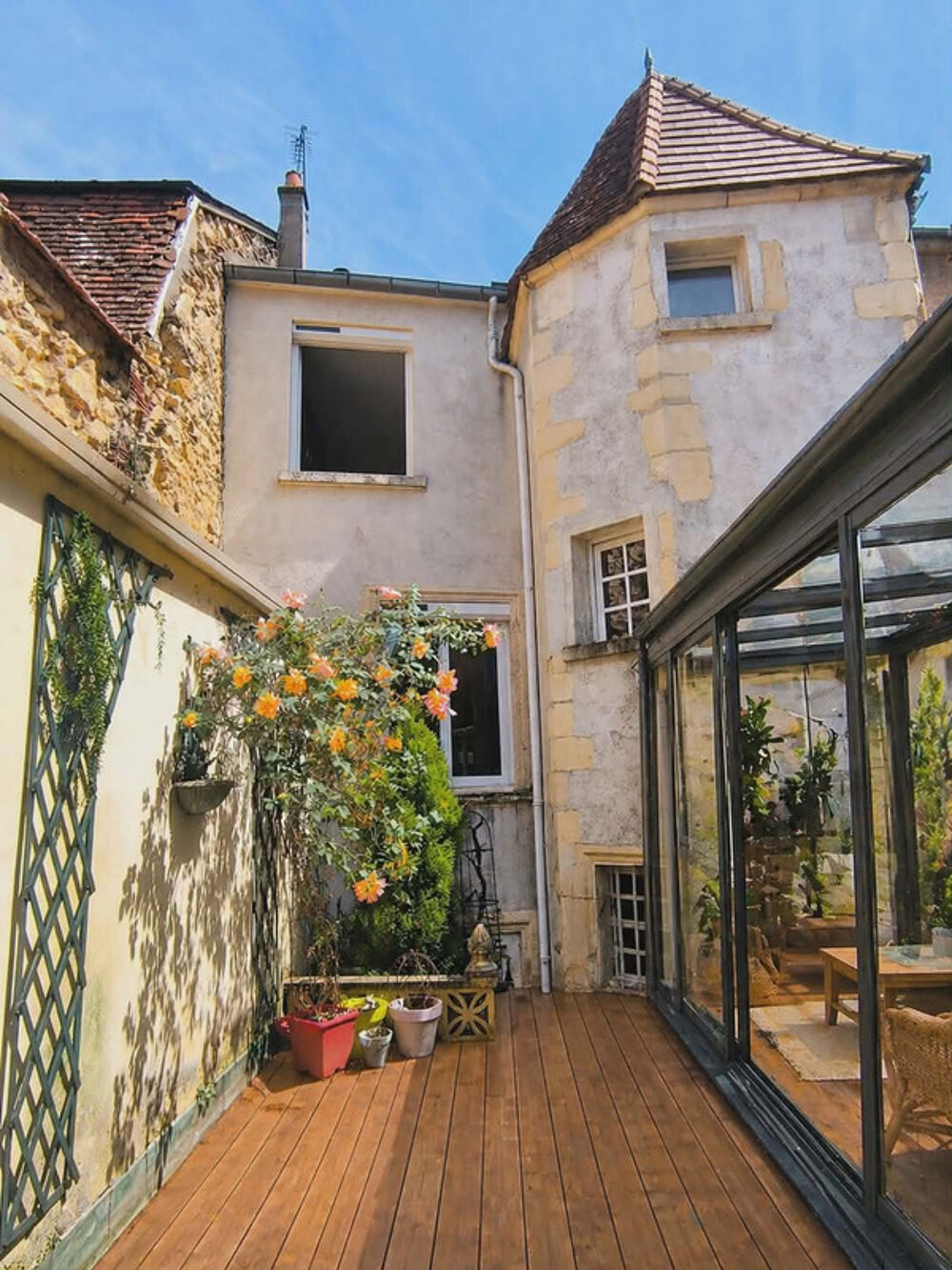 Maison familiale de caractère au coeur de Nevers  Terrasses, volumes et histoire ( 58 ) SOUS OFFRE