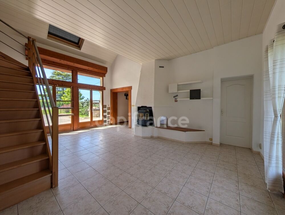 Vente Maison Proche Bletterans – Maison familiale de 210 m² avec extension récente, grands volumes et terrain clos Bletterans