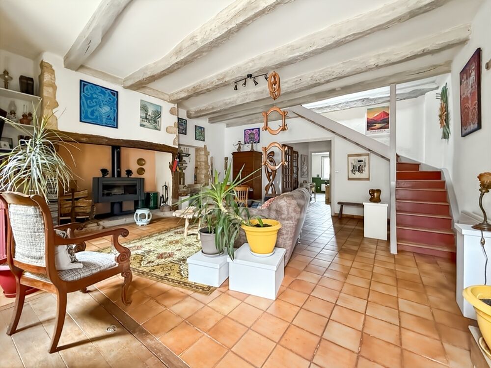 Maison de ville, Villefranche du Périgord, 140m2, totalement rénovée et meublée, cave voutée. Idéal résidence secondaire ou loca