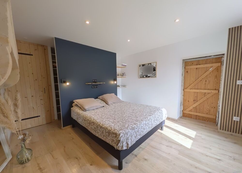 Vente Maison MAISON EN PIERRE RÉNOVÉE – 157 M² – 3 CHAMBRES – TERRAIN DE PLUS DE 3 000 M² PISCINABLE – GRANGE ET DÉPENDANCES – PROCHE LA CRÈC Aigondigne