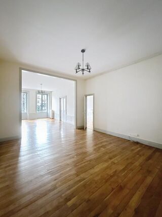  Appartement � louer 6 pi�ces 155 m�