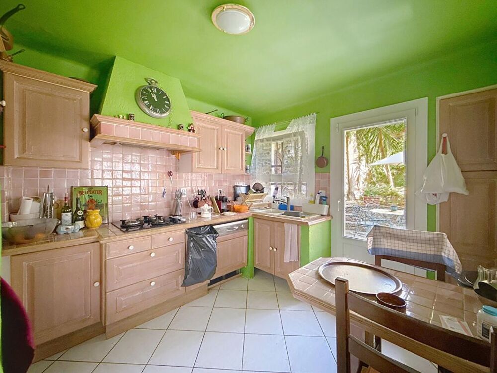 Solliès-Ville! Maison de charme de 130 m2 sur terrain de 376 m2 avec vue imprenable!