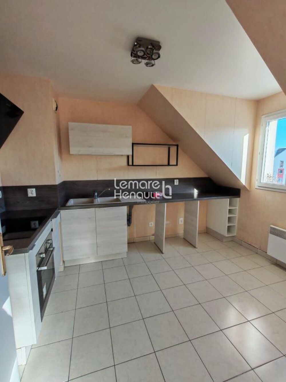 Location Appartement Appartement F4, 93.20 m²,Résidentiel, Parking & cave Dreux