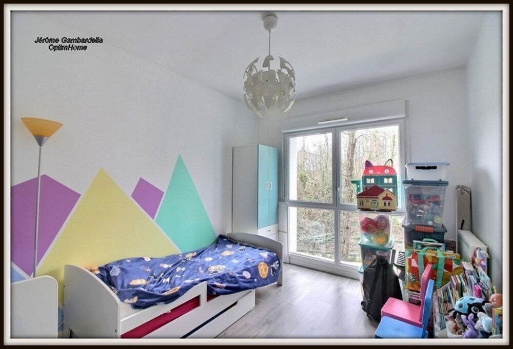 Vente Appartement appartement 4 pices en duplex avec terrasse, parking  vendre  Poissy au prix de 335000 euros Poissy