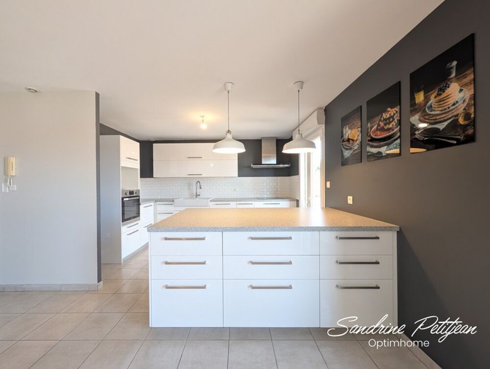 A vendre Appartement T4 91m² - 3 chambres - Terrasse, Garage, Parking - Ambérieu en Bugey