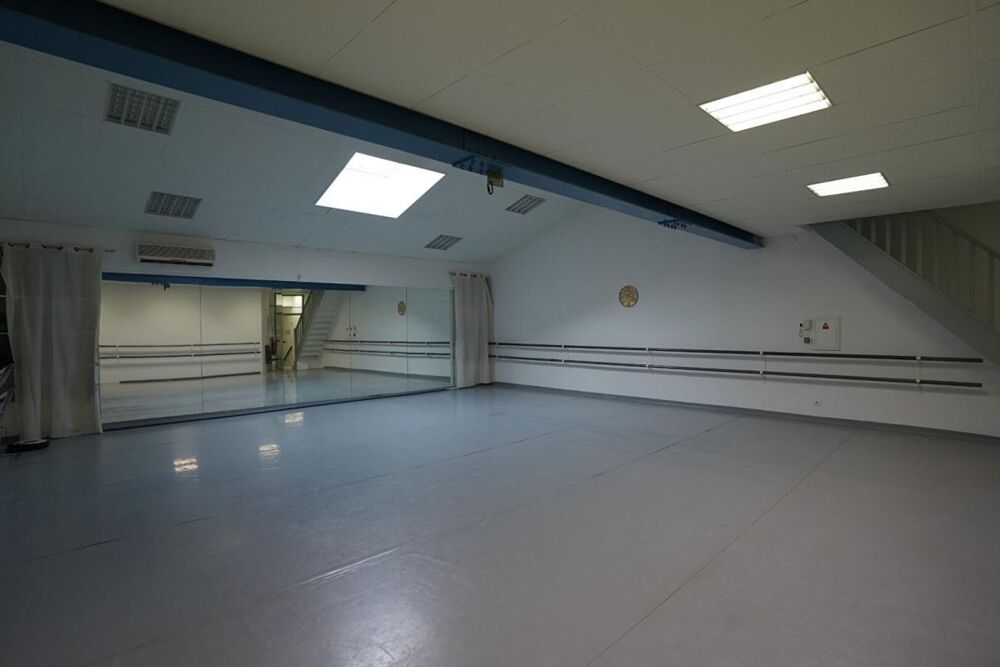   LEZIGNAN CORBIERES - MURS COMMERCIAUX 113 m² 