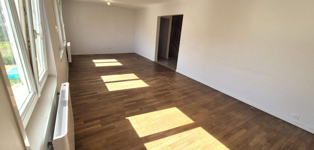 Belle Maison sur Sous-sol de 88 m² Rénovée avec Cours, Cave, Buanderie, Garage de 24 m² et un Terrain clos et entretenu de 329 m