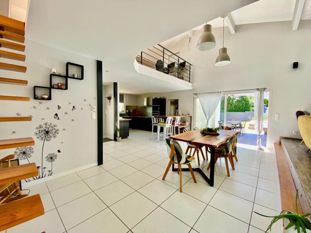 Vente Maison Maison familiale 4 chambres, avec piscine, dépendance, et vue dégagée Escoussans