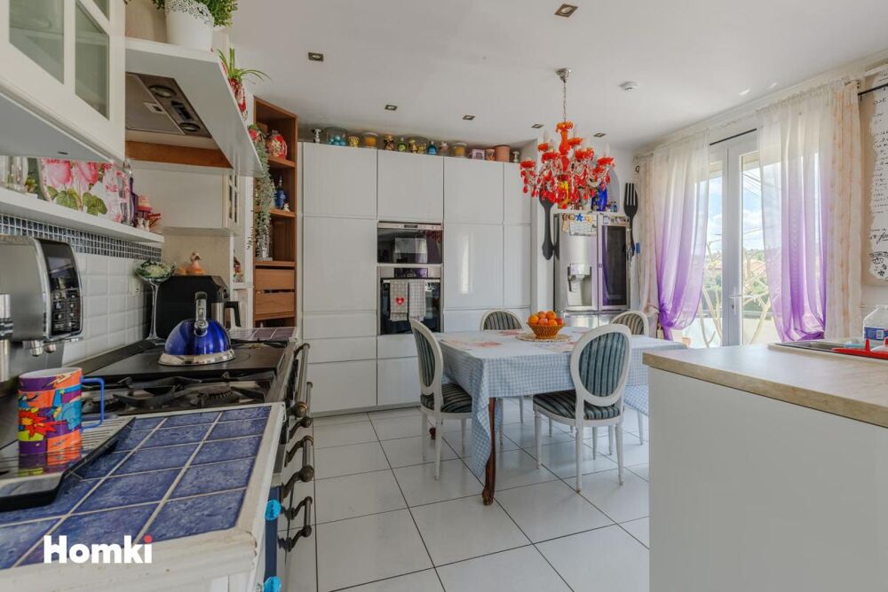 Appartement T5 de 108 m² à Saint-Symphorien-d'Ozon 69360, Avenue Robert Schumann avec jardin privatif et piscine