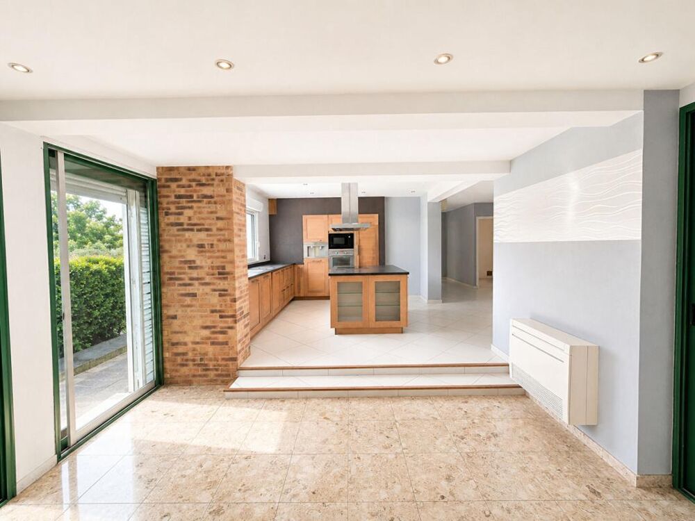Magnifique propriété de 218 m² sur parc arboré de 3 748 m² avec hangar de 256 m²