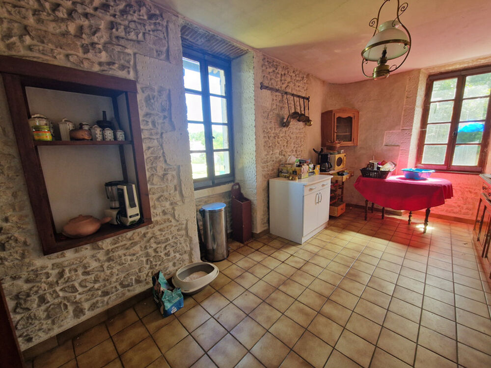 Maison à vendre 6 pièces TONNAY BOUTONNE (17)- 173 m² habitables - jardin- Grange