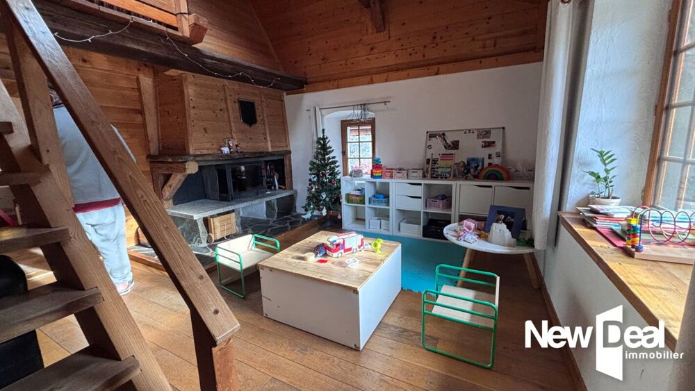 GRAND APPARTEMENT DANS MAISON DE PAYS avec travaux à réaliser - 4 pièces - 3 CHAMBRES - TERRASSE- 2 places de parking Extérieur