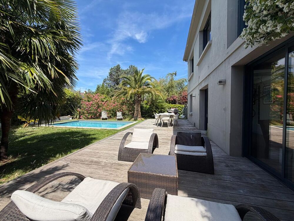 Maison familiale à vendre 5 chambres, piscine chauffée et garage