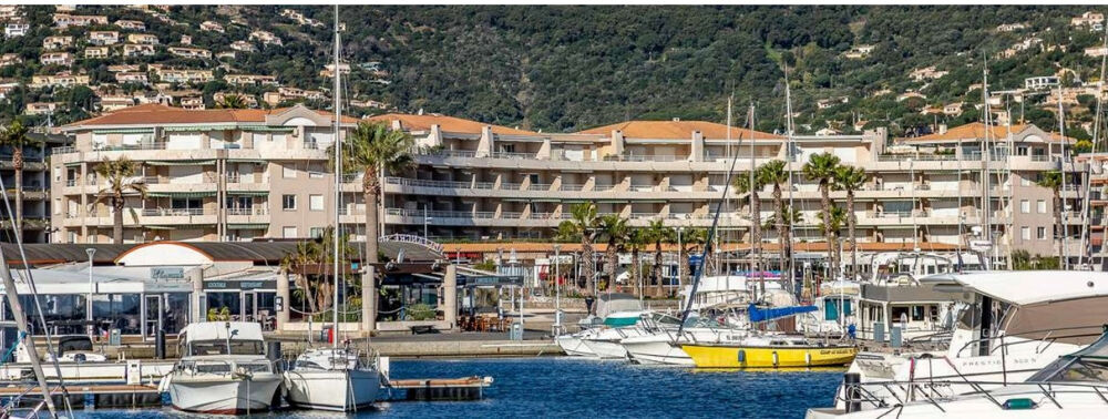 App Cavalaire Sur Mer A 1 minutes de la plage 4 pièce(s) 82.23 m2 Terrasse DE 41,36