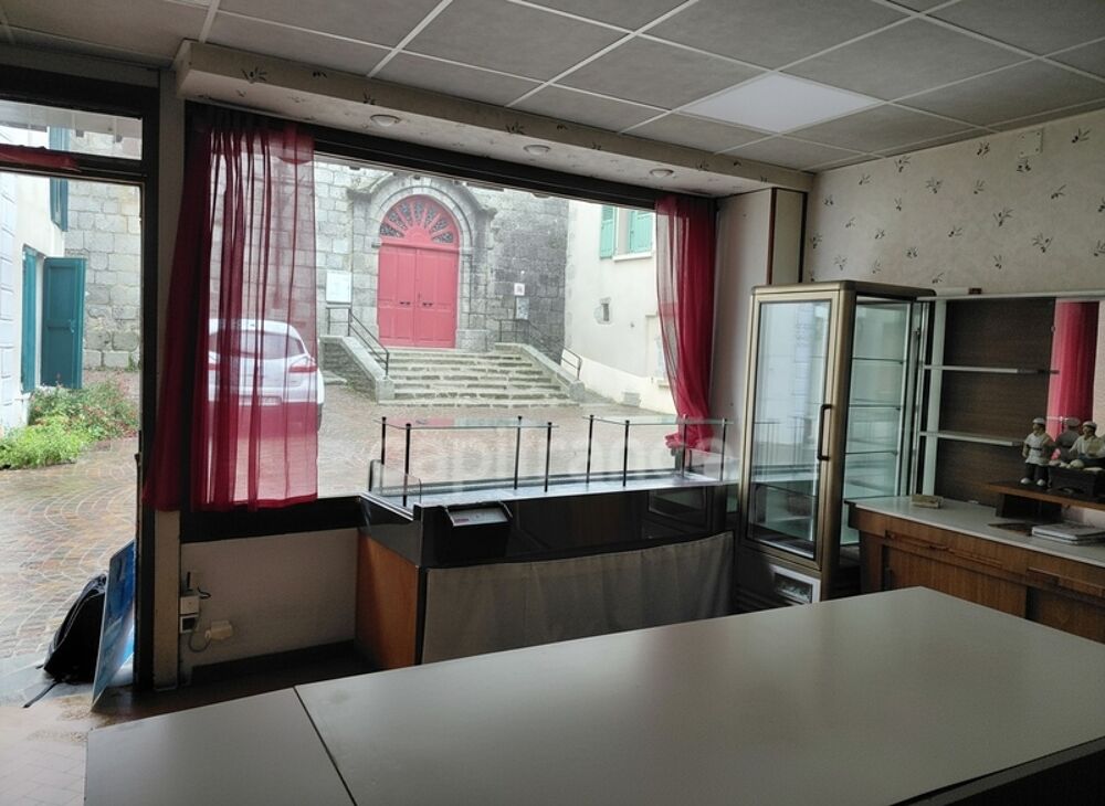 Maison spacieuse de 175 m2 au coeur du village de Montsalvy  Jardin non attenant possible