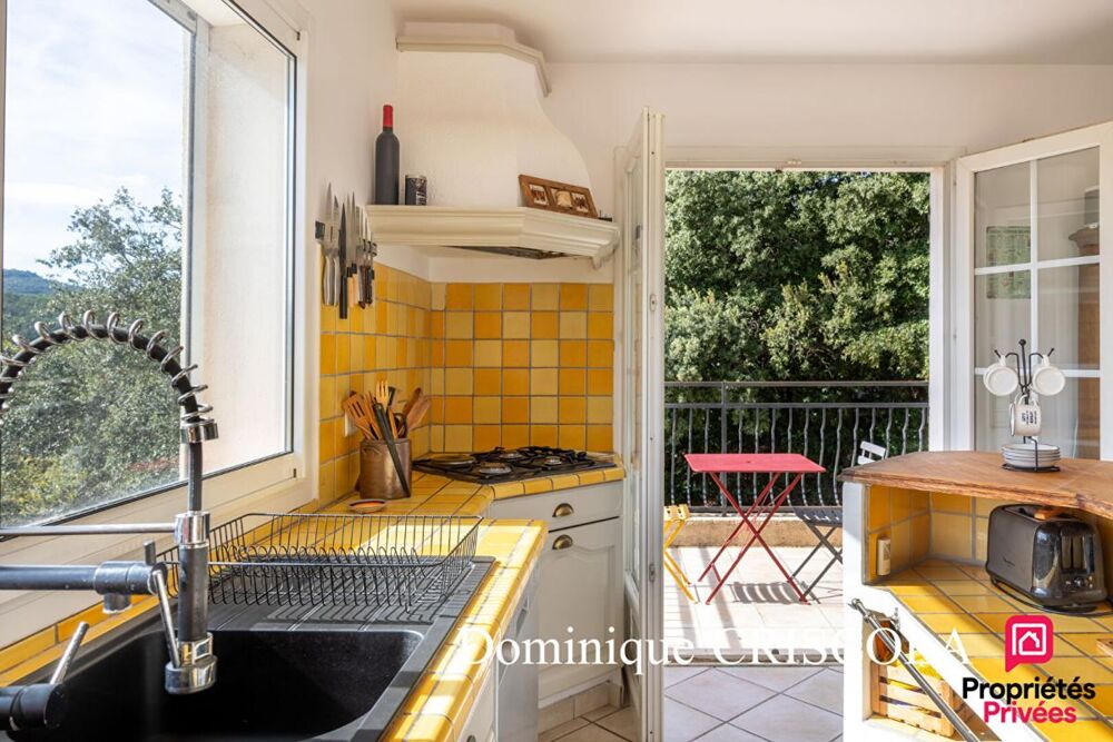 Vente Maison Ste Anastasie Sur Issole : Maison 8 pièces en position dominante avec garage, piscine chauffée et nombreuses terrasses Sainte anastasie sur issole