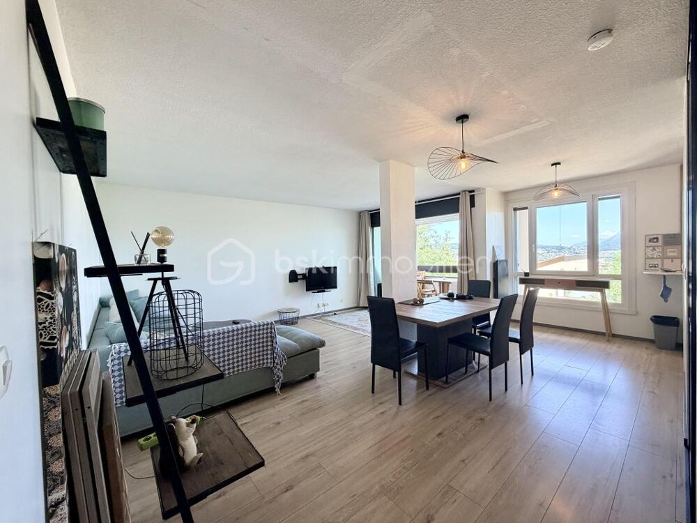 Appartement spacieux en dernier étage dans un environnement tranquille