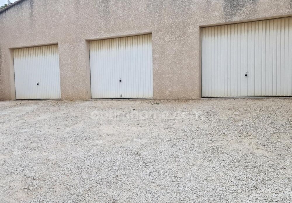 REZ DE JARDIN T2 AVEC 2 PLACES DE PARKING!