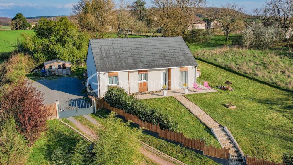 Maison traditionnelle récente avec vue idyllique bénignoise