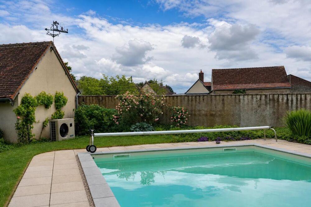Charmante longère avec piscine à Vallée-de-Ronsard