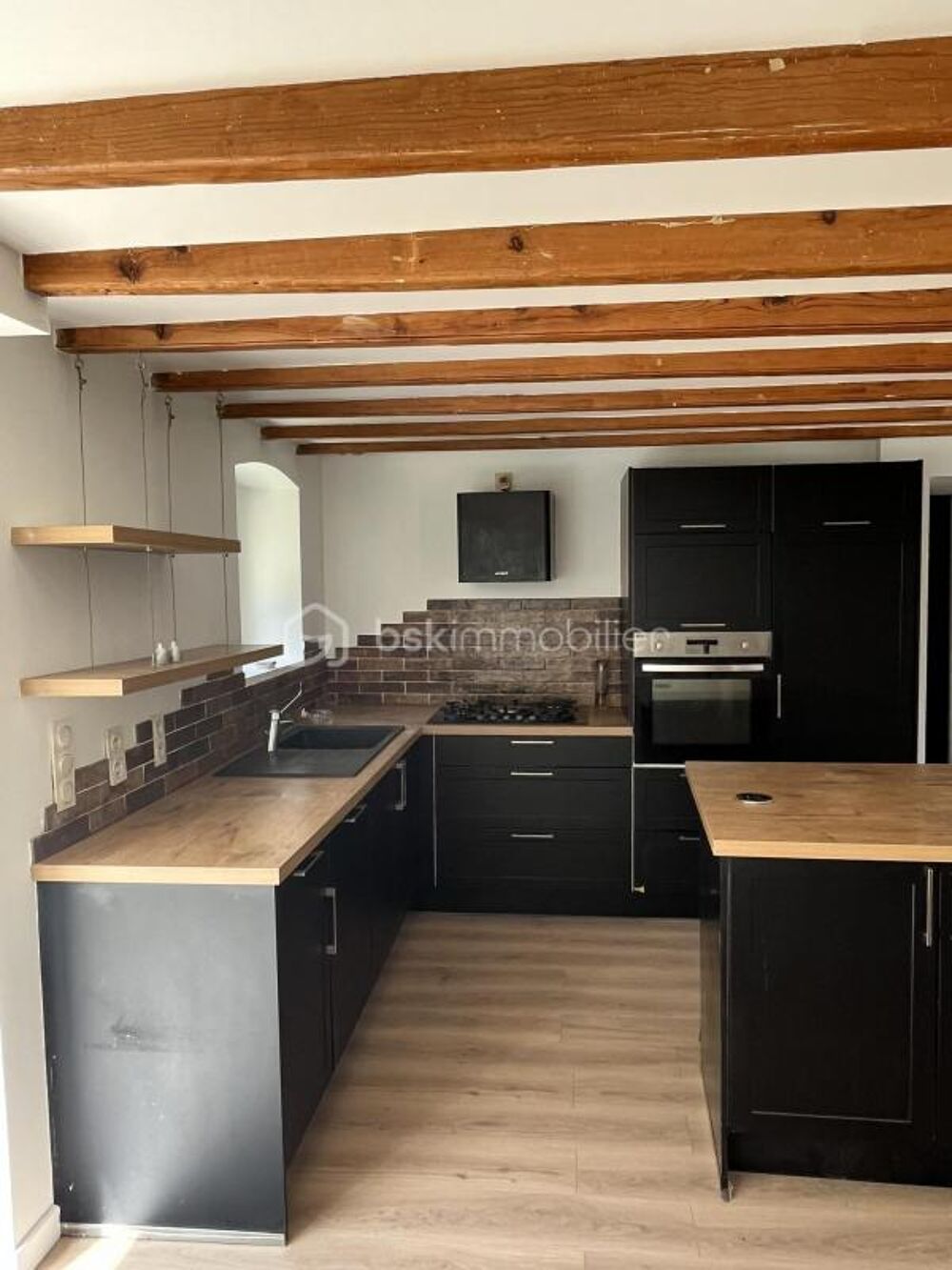 JOLIE LONGERE RENOVEE A 20 KM DE NANTES