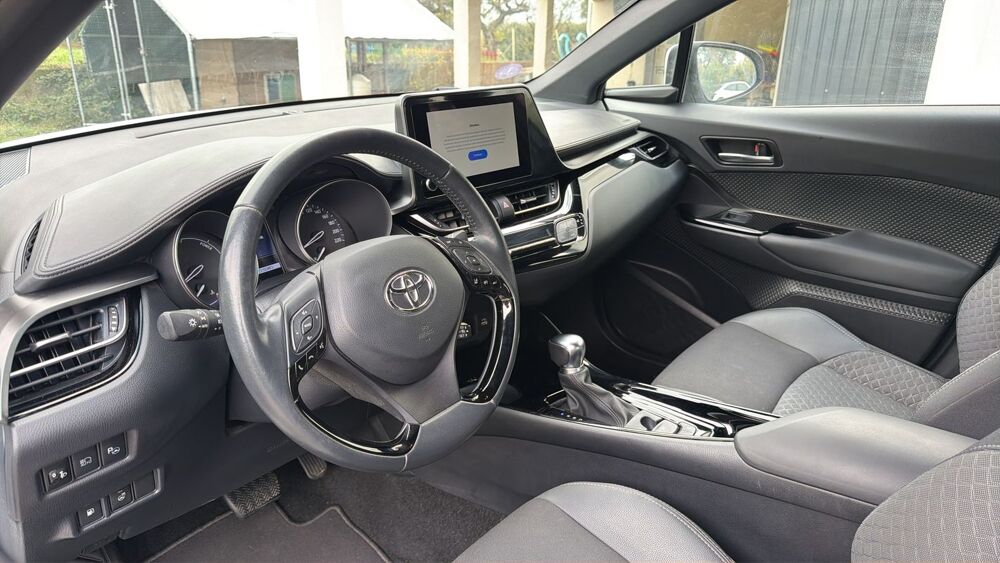 C-HR 2.0 VVT-i 184 Hybrid CVT Design - Entretien constructeur 2023 occasion 42000 Saint Etienne