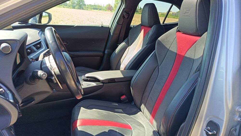 UX 250H 2.0 VVT-iE 184 F Sport 2021 occasion 84350 Courthezon