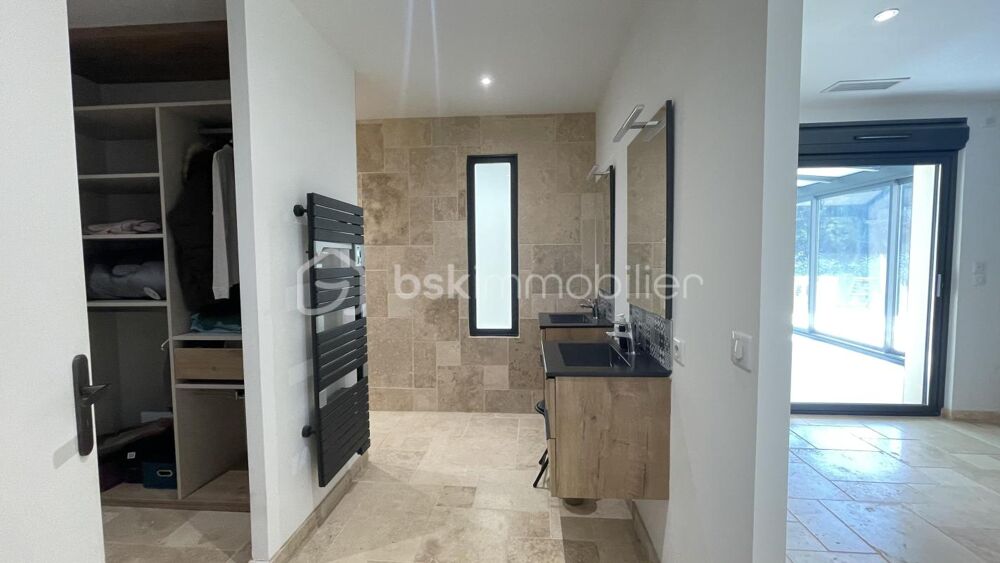 � vendre  Propri�t�/ch�teau P�zenas (34120)