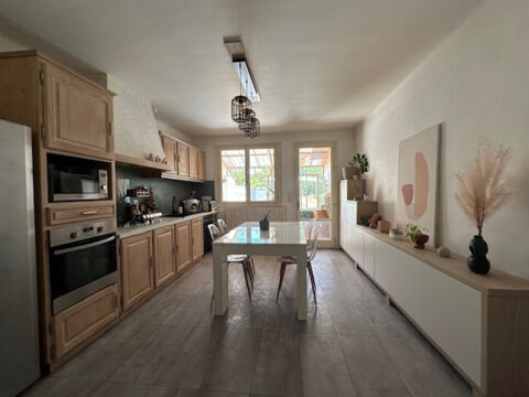   La Roche-sur-Yon, maison de ville avec garage et jardin clos, deux chambres et un bureau Maison - 5 pi�ce(s) - 90 m�