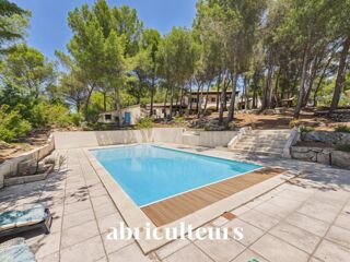 Vente Maison Maison d'architecte de 257 m² avec piscine et jardin arboré de 4 000 m² en vente à Ventabren (13122) Ventabren