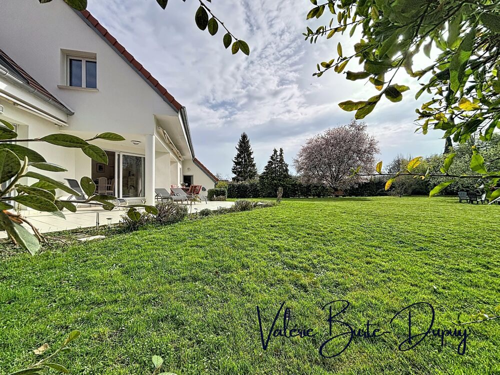 St Denis en Val à 10 min d'Orléans centre, à vendre Maison de 2003 190m2 5 chambres avec jardin arboré de 1800m2, garage attena
