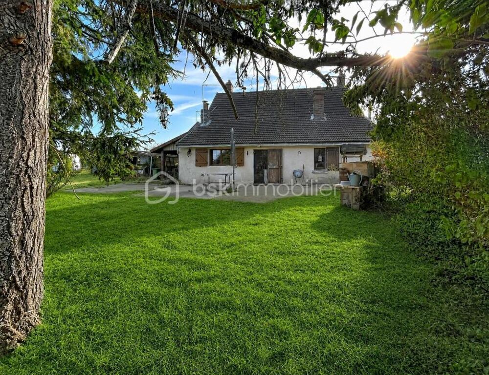 Maison de charme du XIXe siècle avec grand stationnement