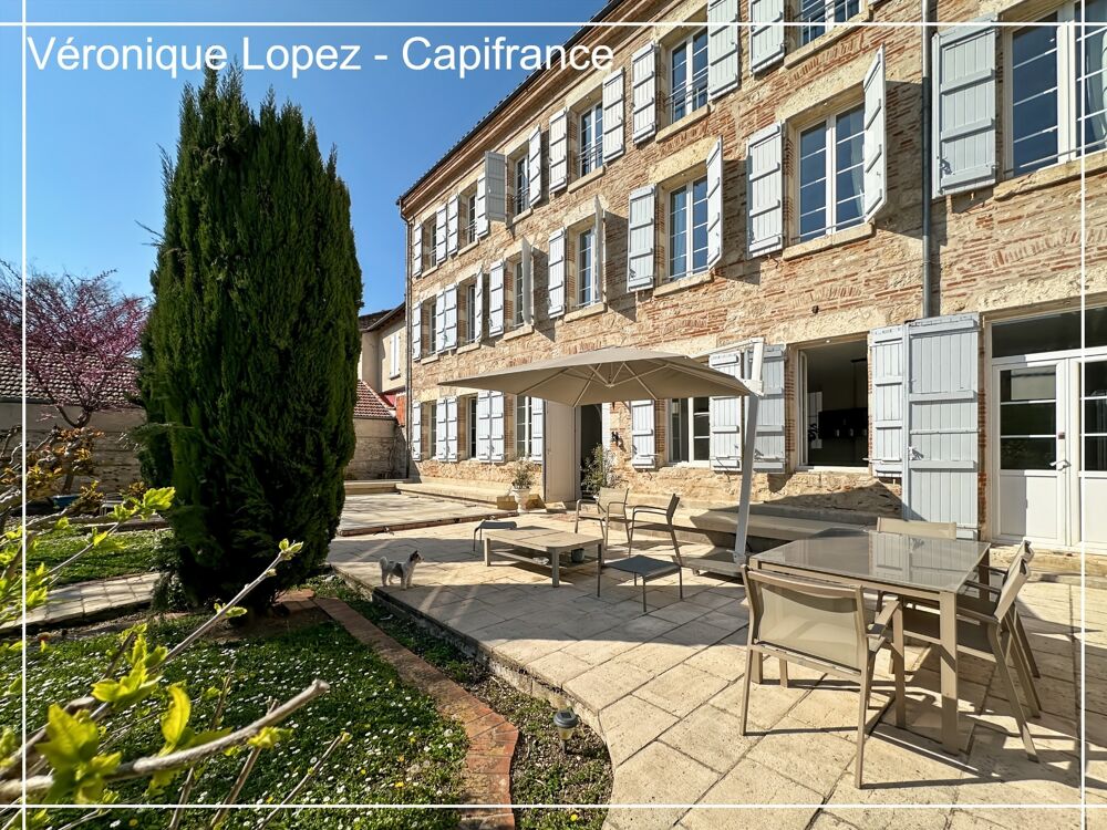 Agen quartier Préfecture, élégante demeure du XIXe siècle de 292 m² avec ascenseur, jardin, garage et piscine