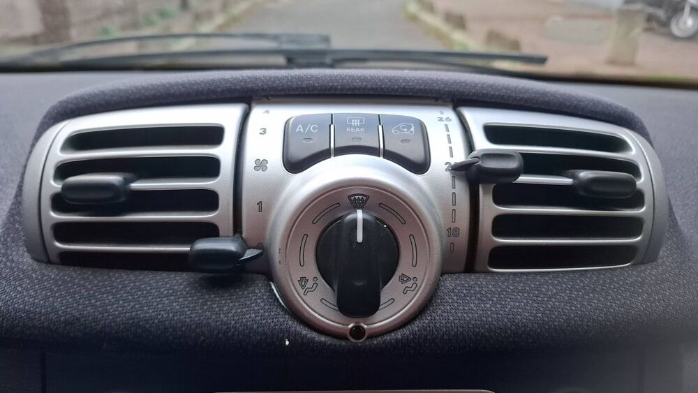 ForTwo 1.0 61 MHD BVA Pure 2012 occasion 93400 Saint Ouen Sur Seine