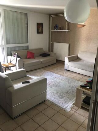  Appartement à louer 4 pièces 80 m²
