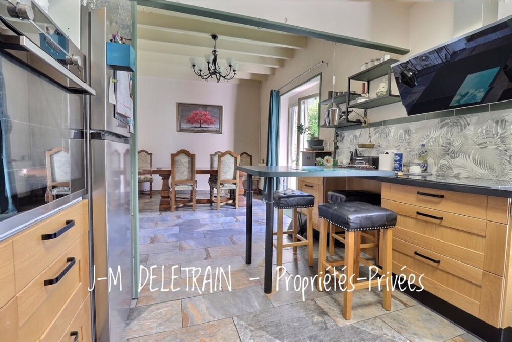 Vente Maison Vélines, maison de bourg en pierre avec atelier d'artiste et grandes dépendances Velines