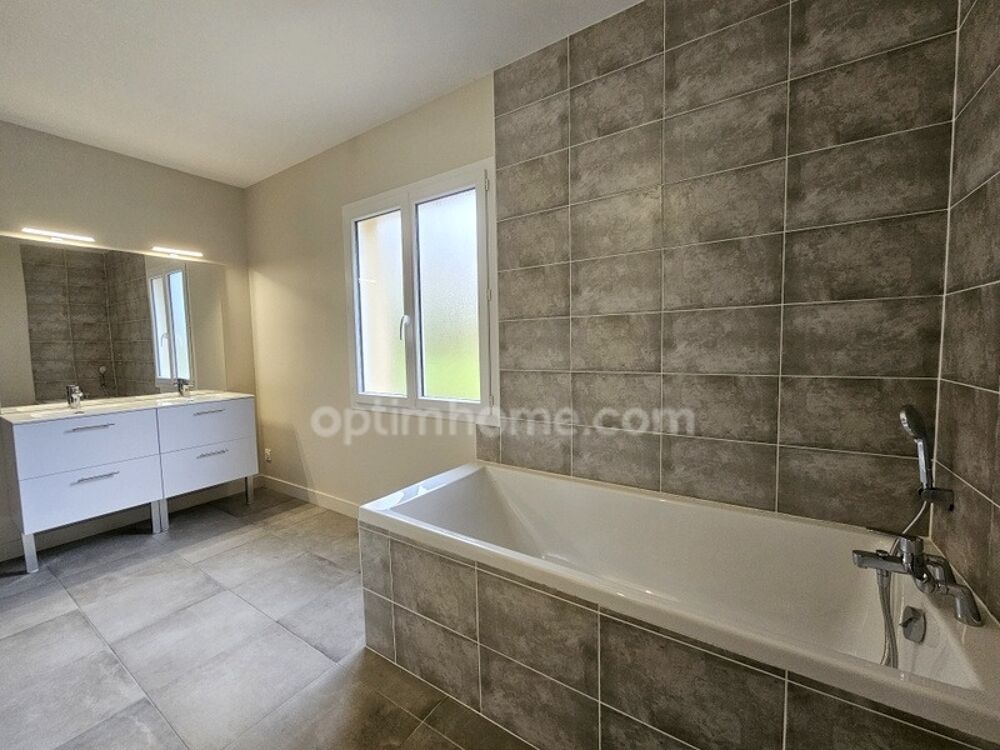 Vente Maison Maison familiale 190 m� avec 4 Chambres et 4 salle de bain sur 2800 m� � Au pied d'Angoul�me Fleac