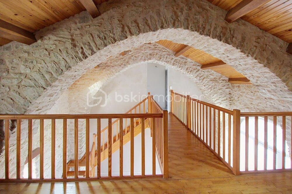 Exeptionnel ! Ancienne grange rénovée, confort moderne et potentiel avec terrain constructible