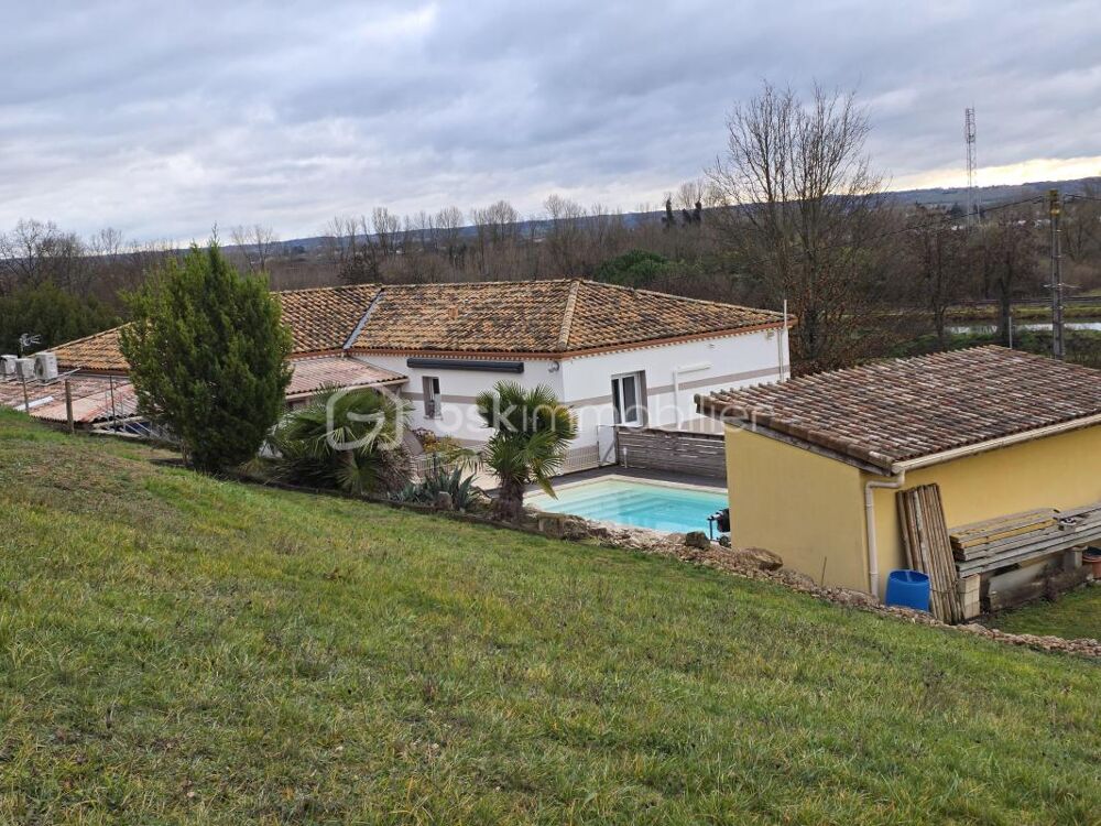 MAISON DE PLAIN PIED AVEC JARDIN-4 CHAMBRES-GARAGE- PISCINE- SPA- JARDIN