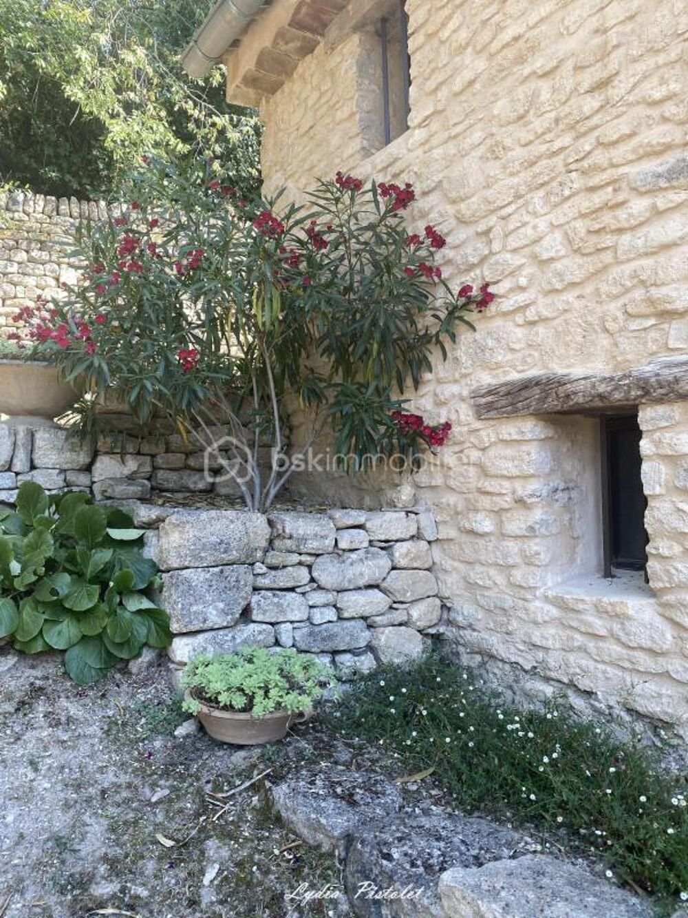NOUVEAUTÉ - SAIGNON (84) - Authentique maison de village avec extérieur